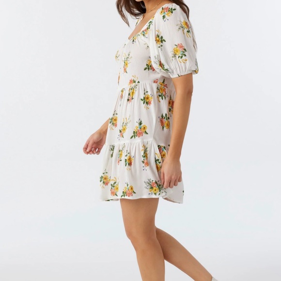 Designed by O'Neill!! NWT Floral Print, Ruffled Puff Sleeve Sundress Size Med. - Picture 5 of 7